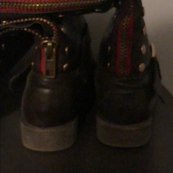 Boots - Picture 5 of 6